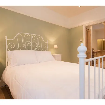 Spacious, Charming Southville For 5