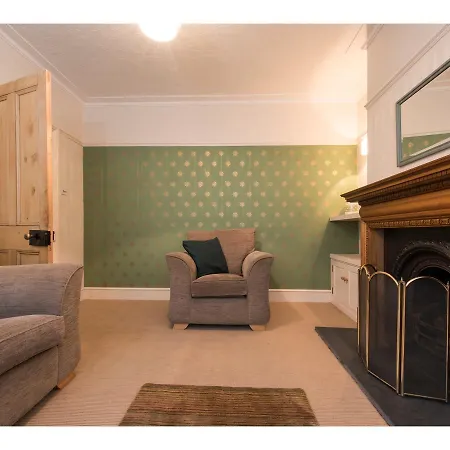 Apartman Spacious, Charming Southville For 5