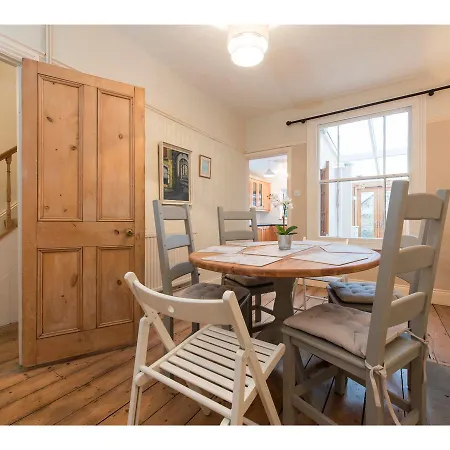 Spacious, Charming Southville For 5